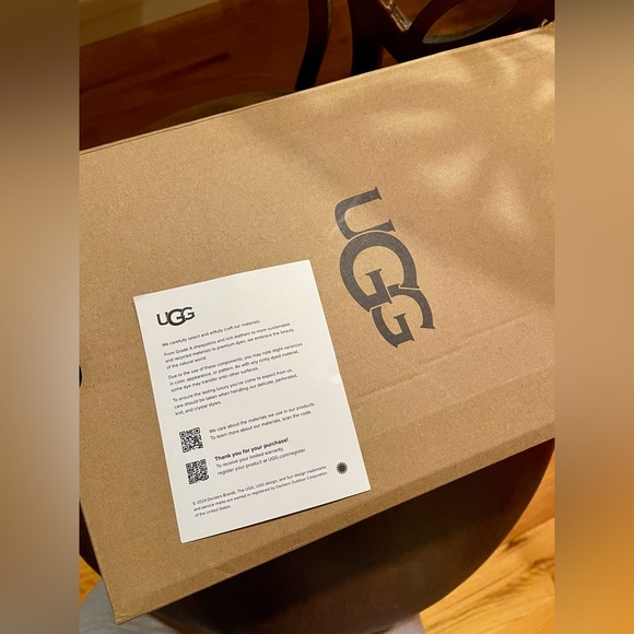 New Ugg Cozy II slippers - Picture 8 of 10